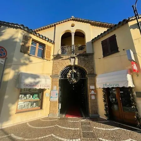 Situato Nella Galleria Dello Shopping Apartment Pula