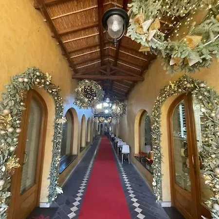 Situato Nella Galleria Dello Shopping Pula